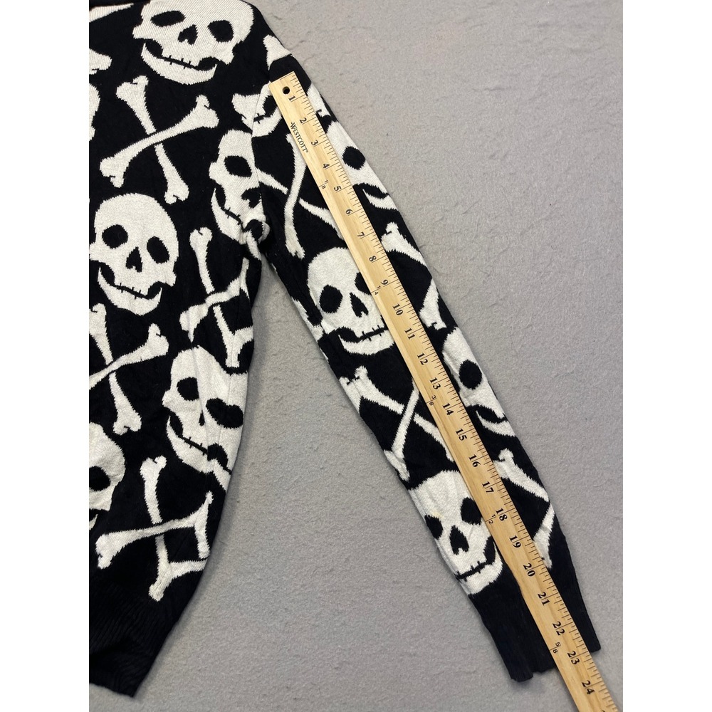 Hot Topic Cardigan Knit Skull Crossbones Black White Medium Womens - Picture 6 of 8